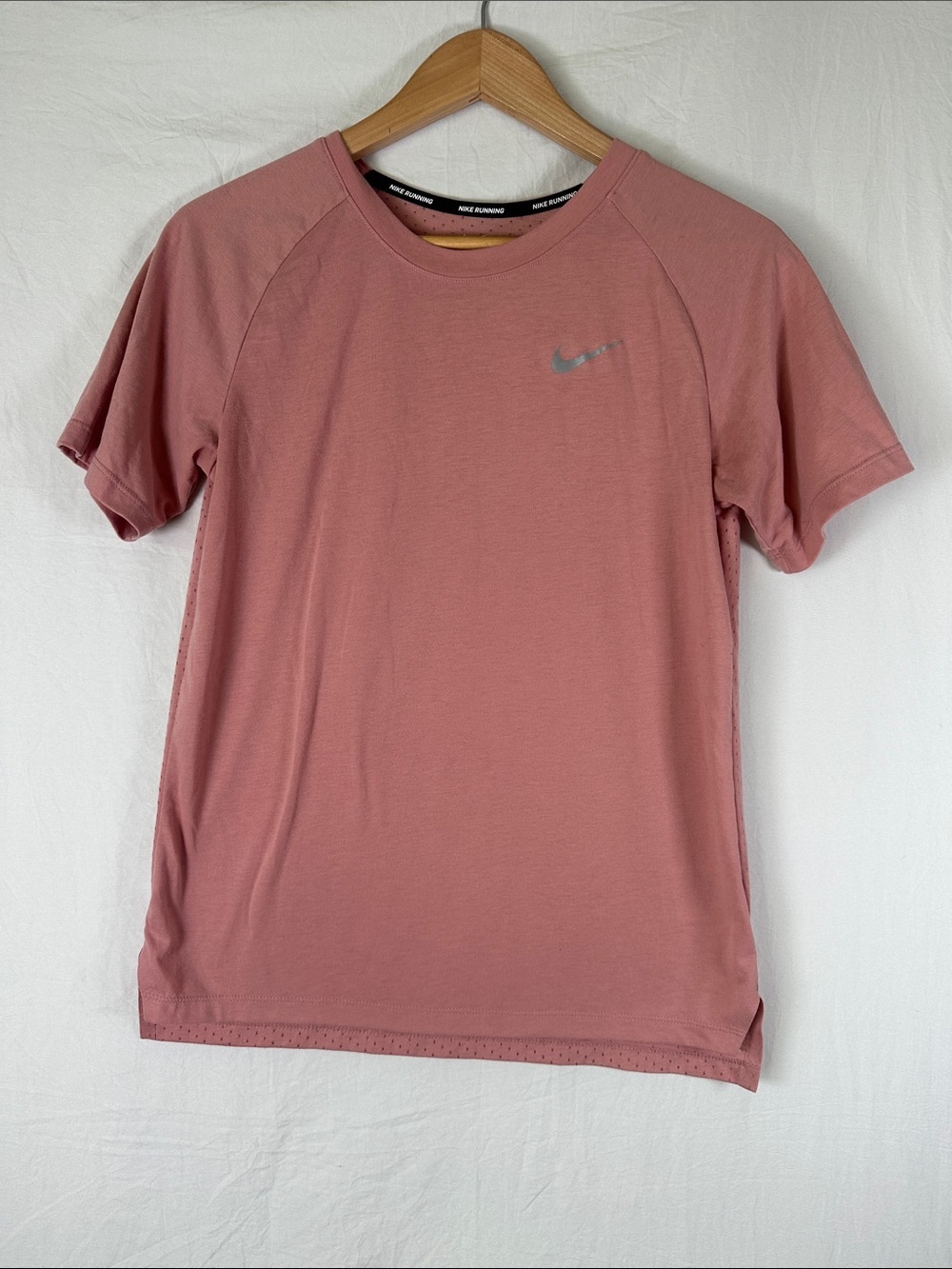 Nike Women's Short Sleeve Performance Tee in Dusty Pink